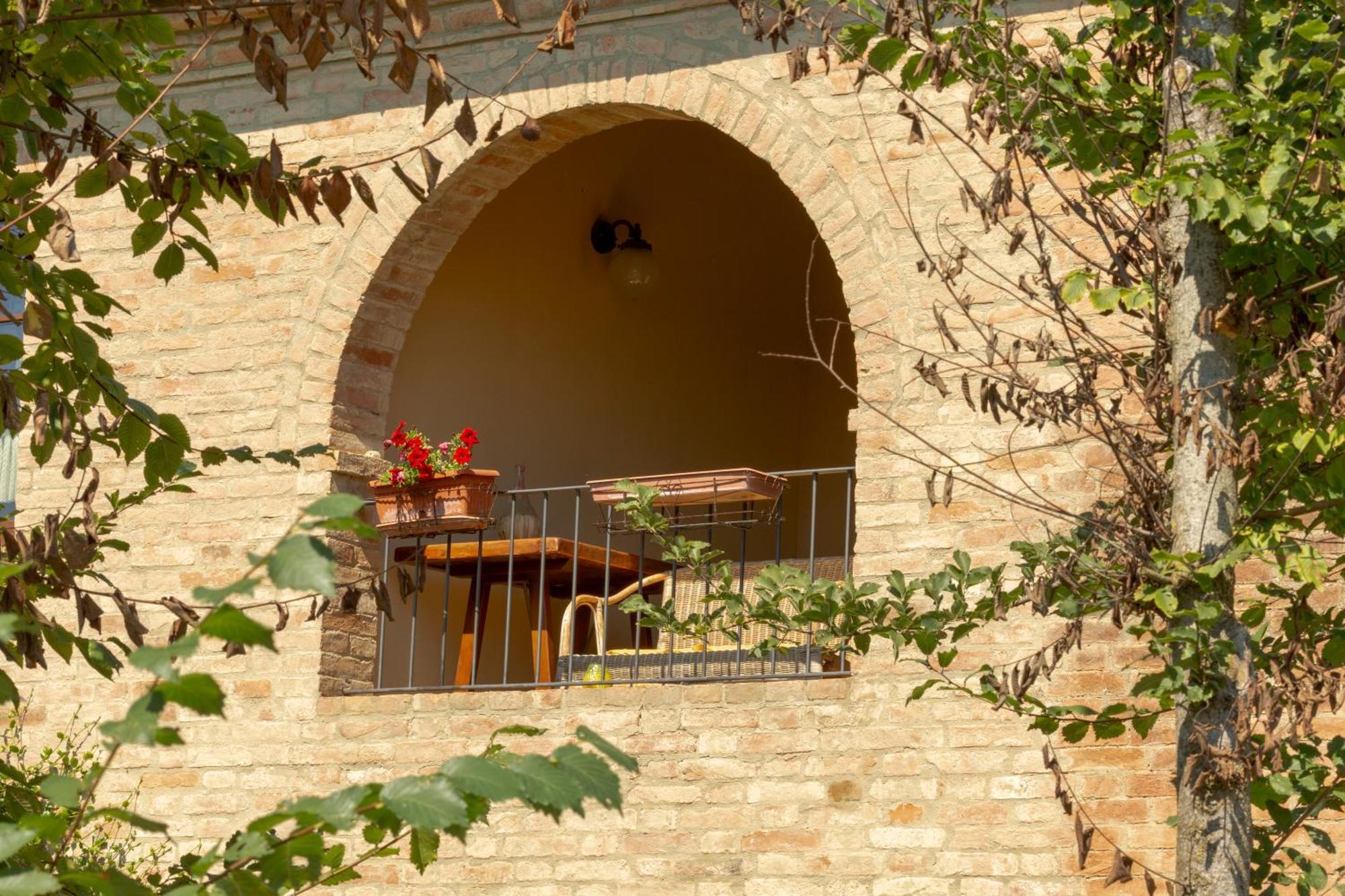 Casavacanze Vesta Isola d'Arbia ภายนอก รูปภาพ